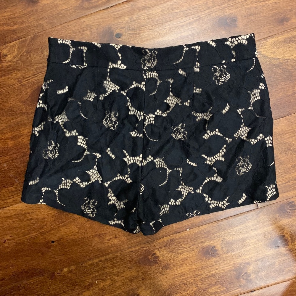Express Shorts - Picture 4 of 5